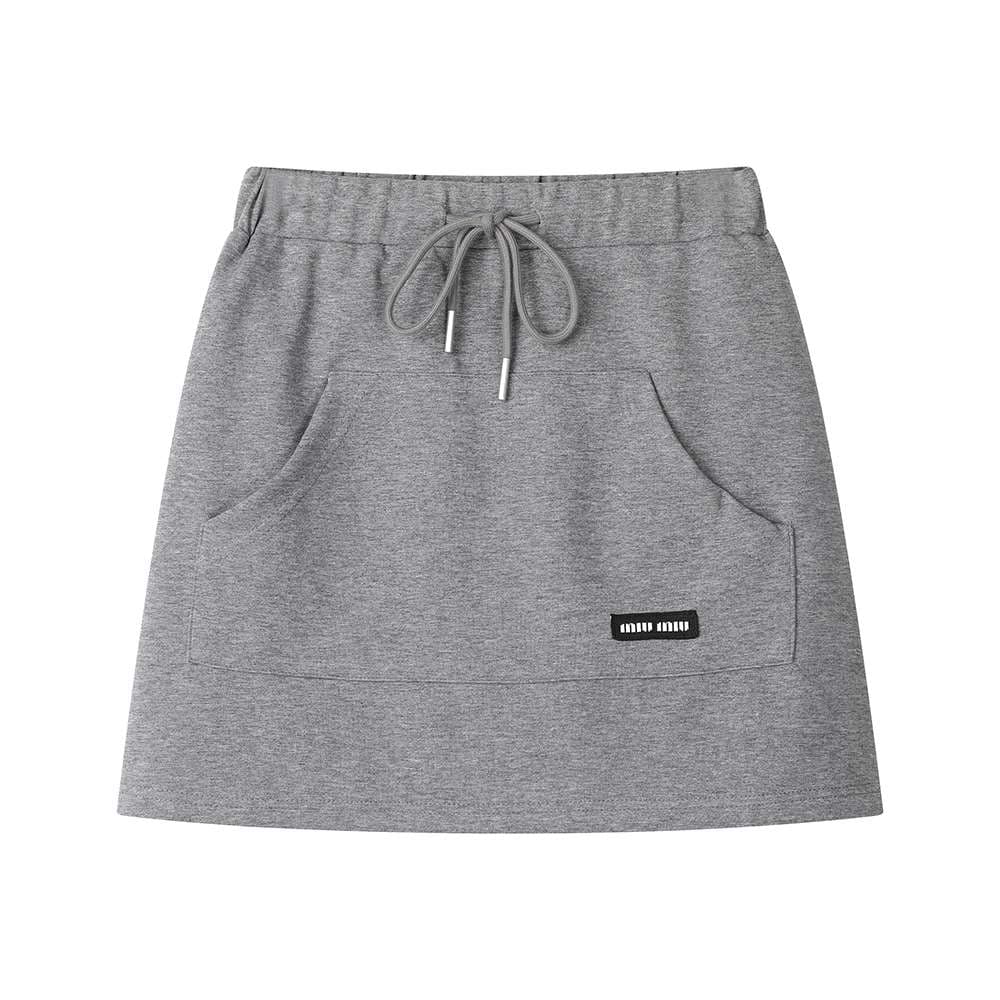 スカーフ付きスウェット＆ミニスカートセットアップ｜デート服