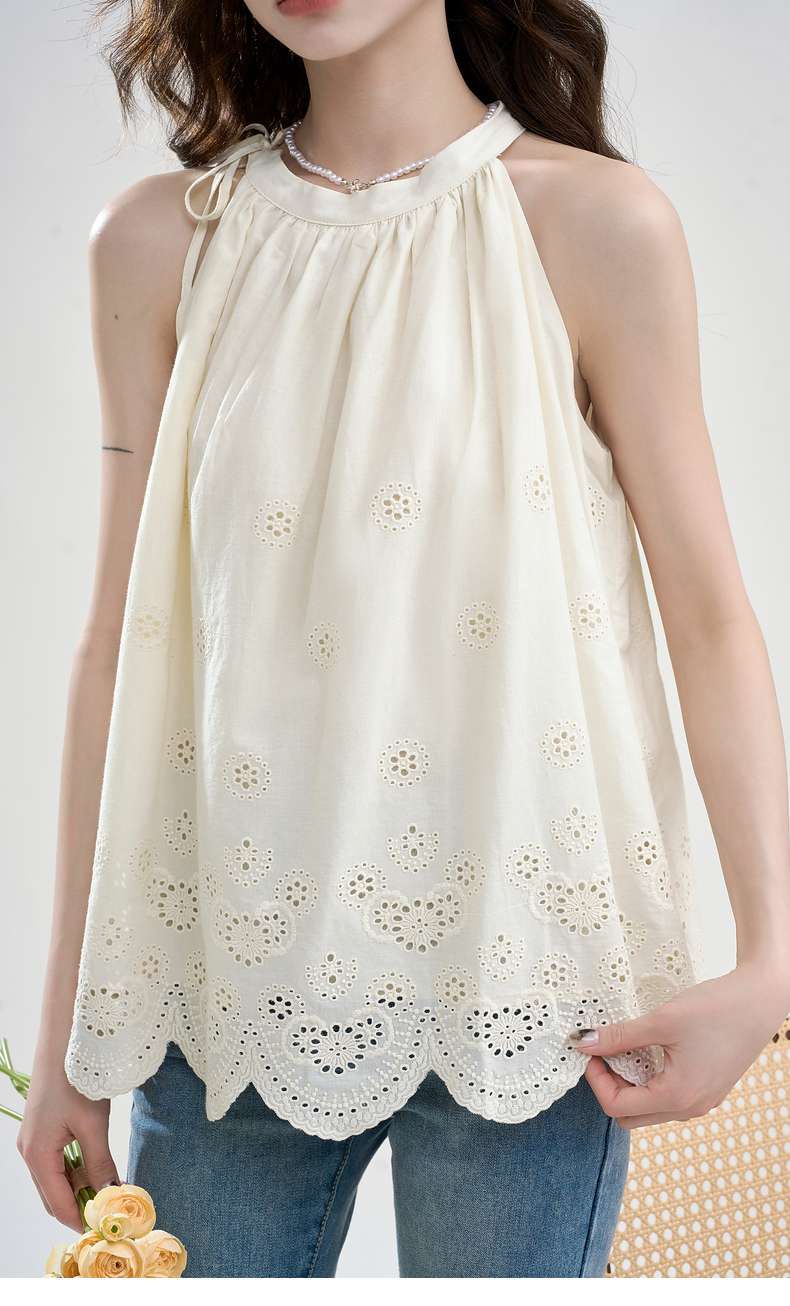 透かし模様入りホルターネックブラウス｜デート服