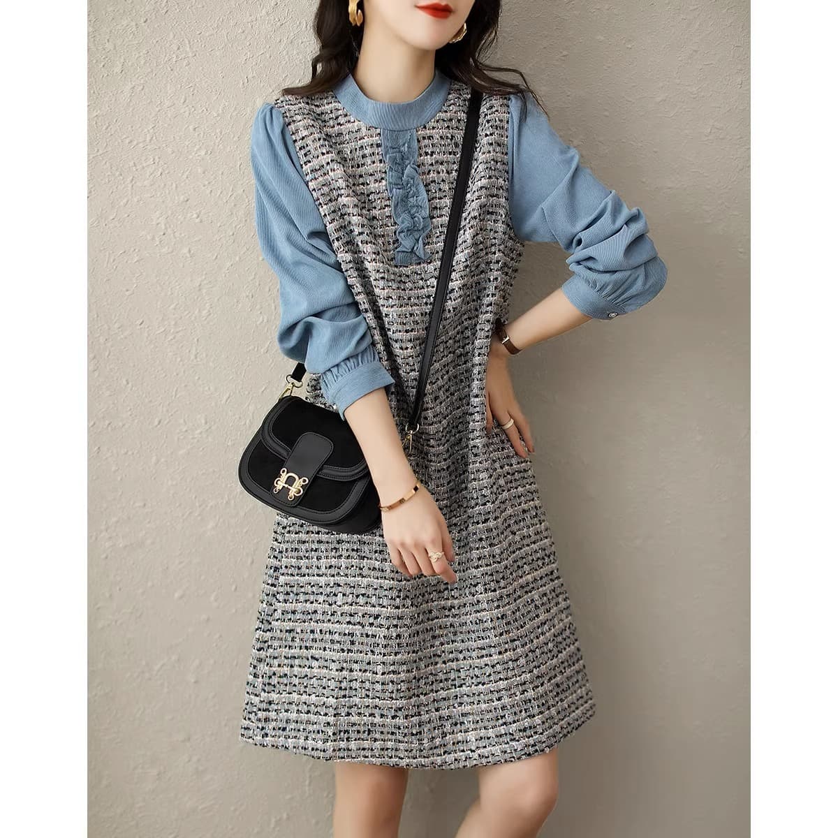 すっきり見えも叶う、切り替えデザインのデニムスリーブツイードワンピース｜デート服