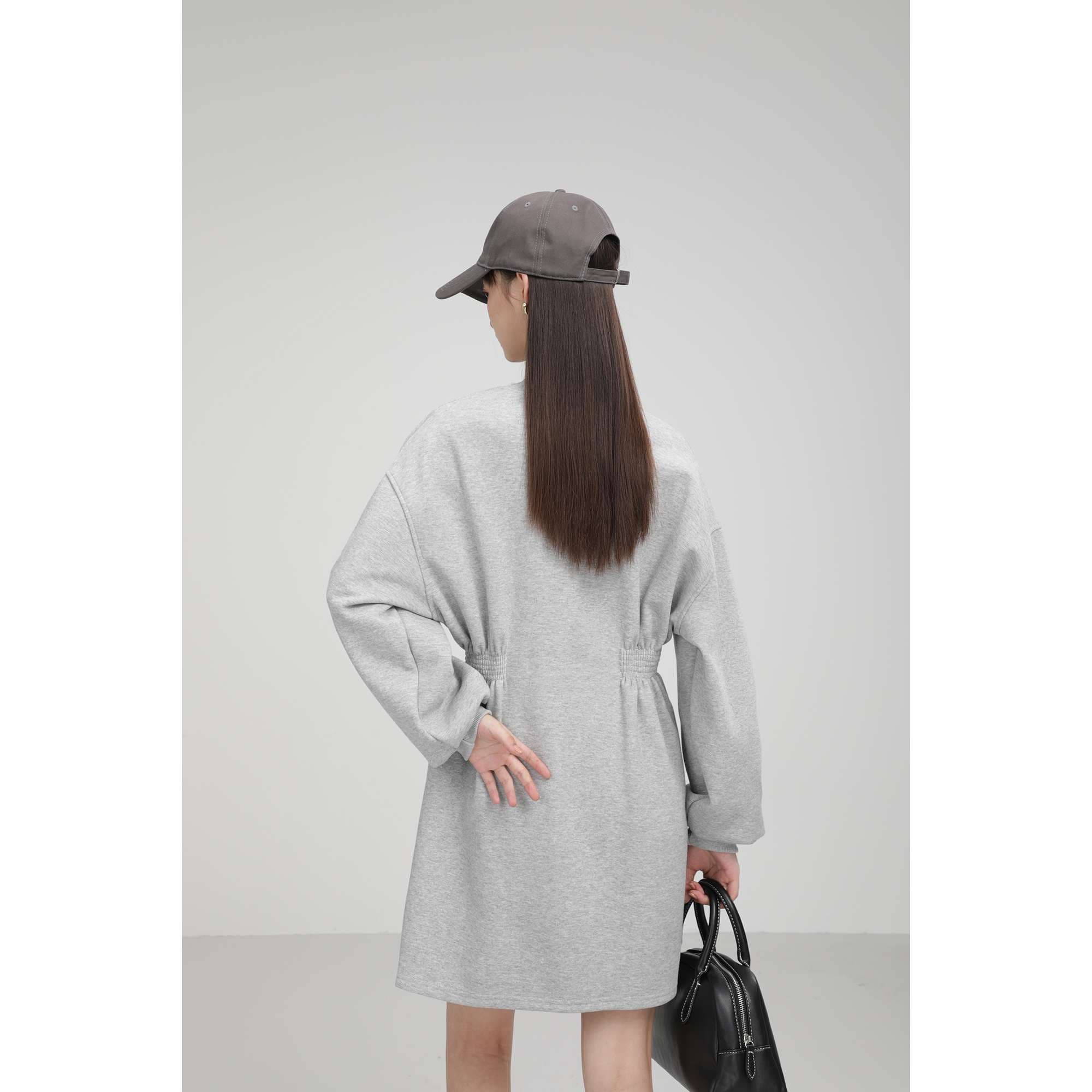 ロゴプリントスウェットワンピース｜デート服