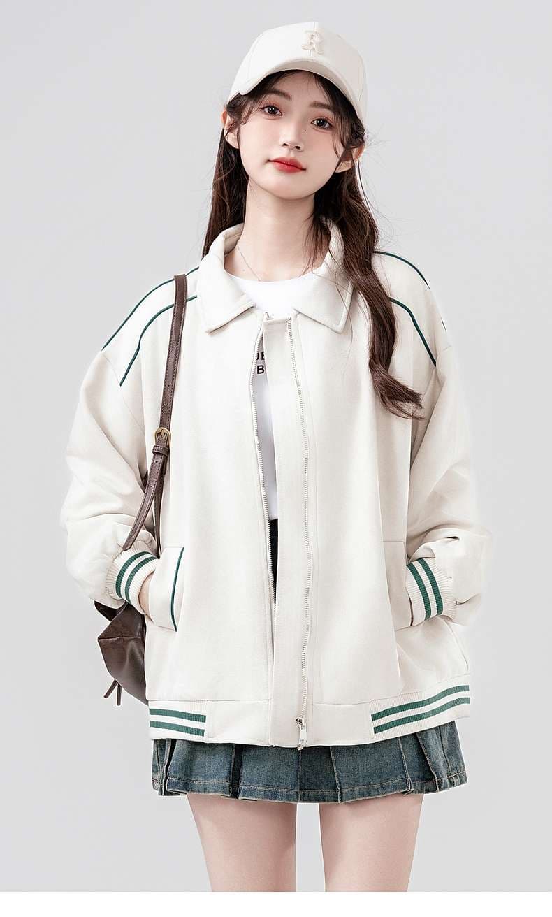 ラインデザインが映える、大人可愛いスポーティーカレッジジャケット｜デート服