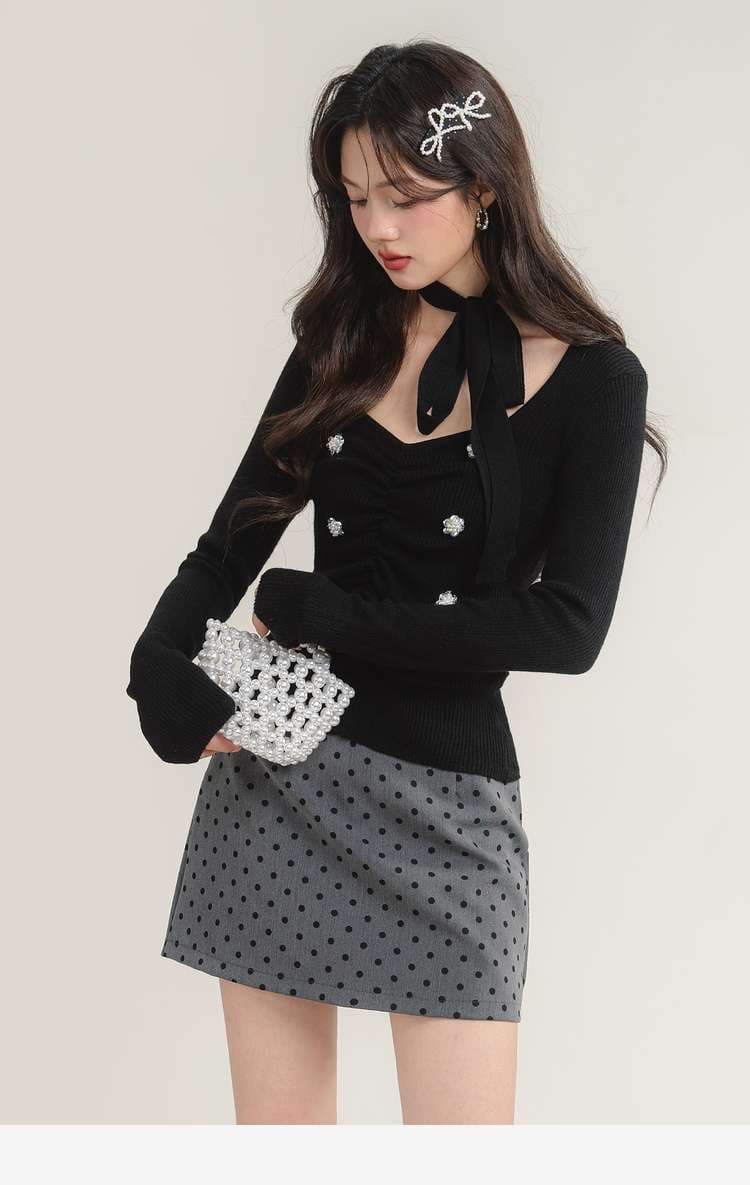 フラワーボタン付きギャザーニットトップス｜デート服