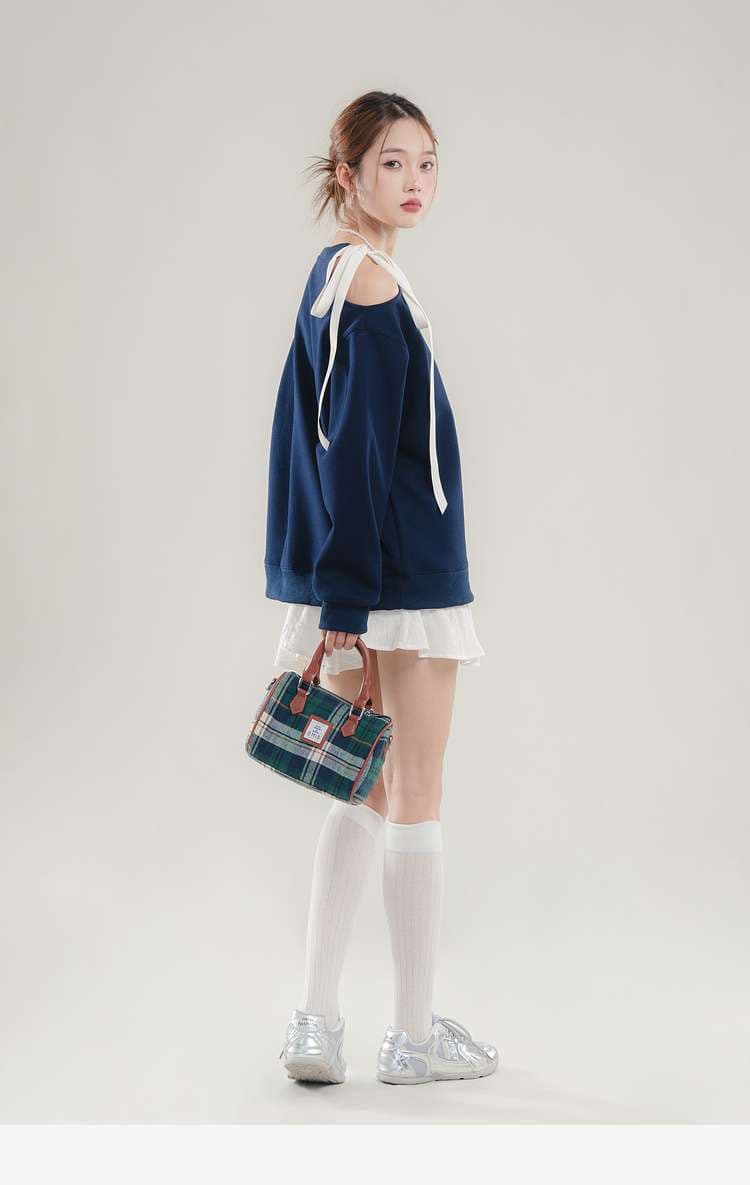 リボンアクセント付きスウェットトップス｜デート服