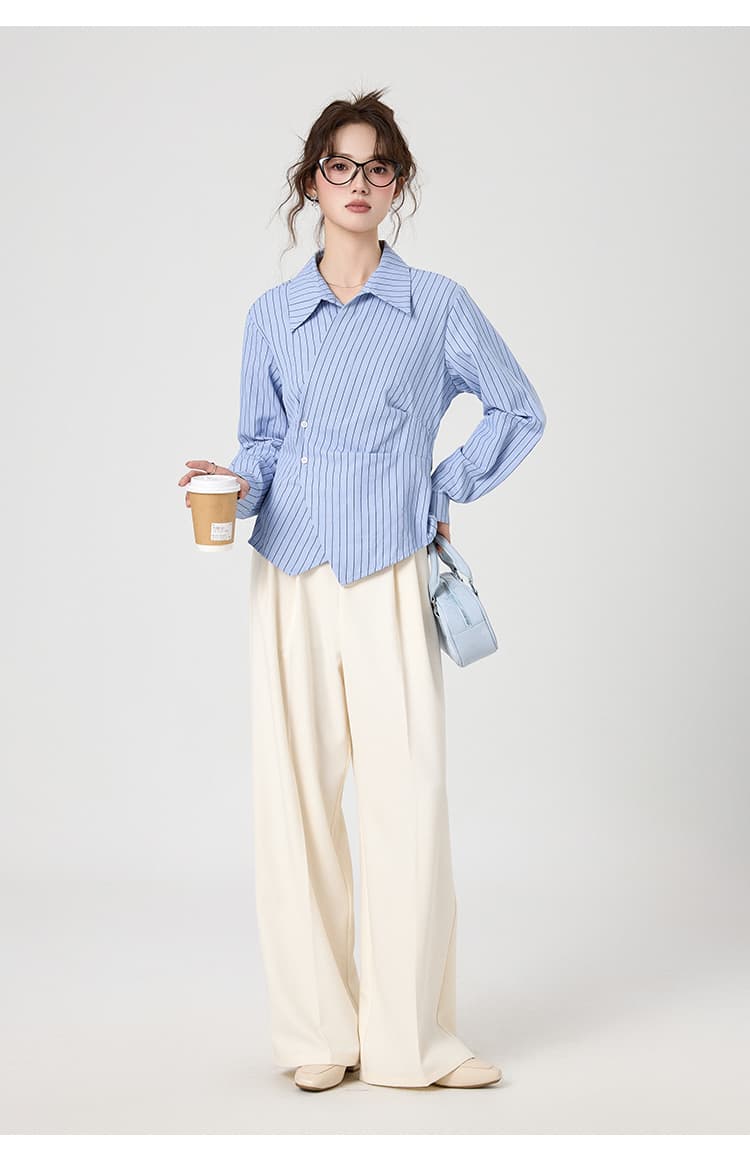 タックデザインが映える、アシンメトリーストライプシャツ｜デート服