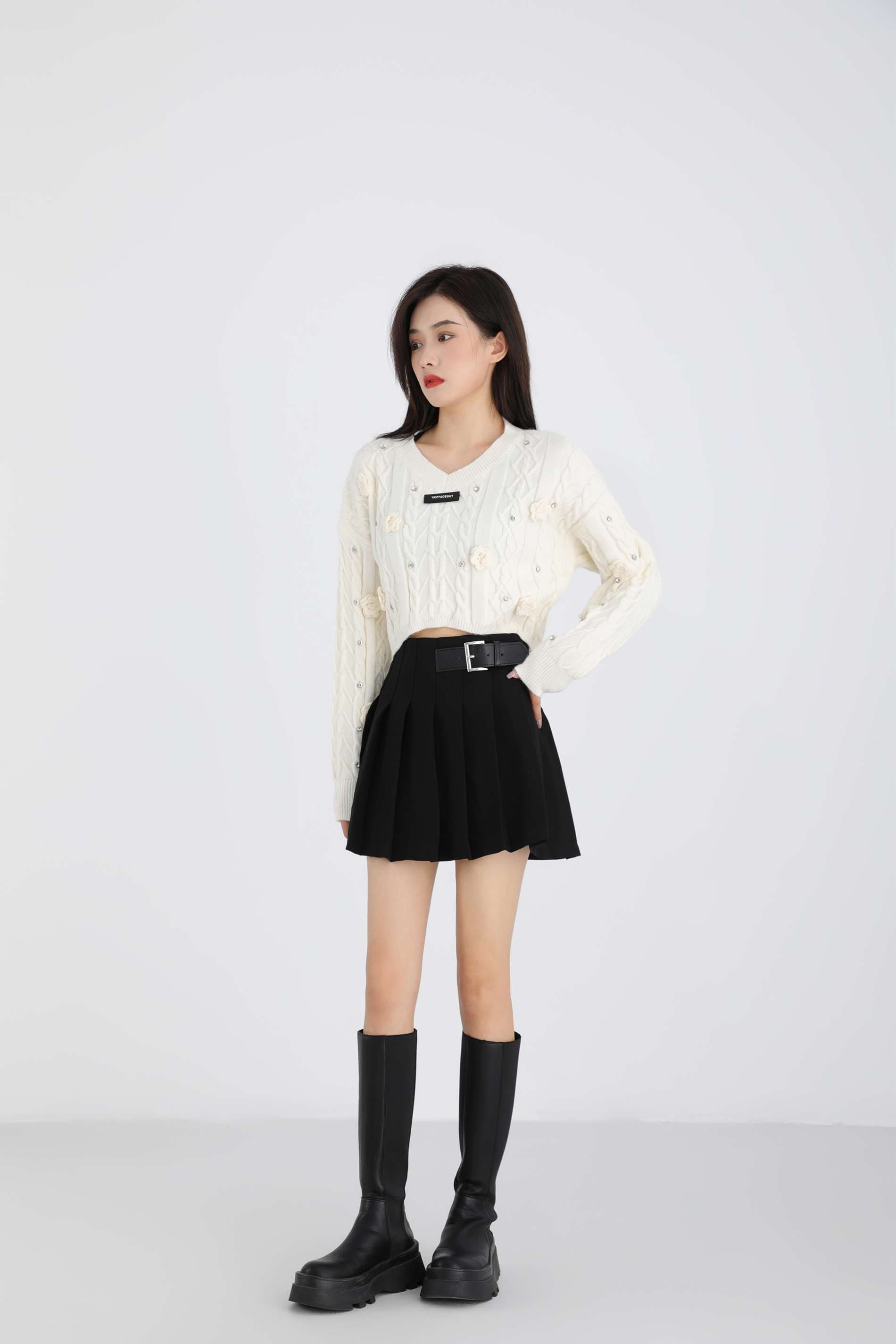 フェミニンな花柄パール装飾セーター｜デート服