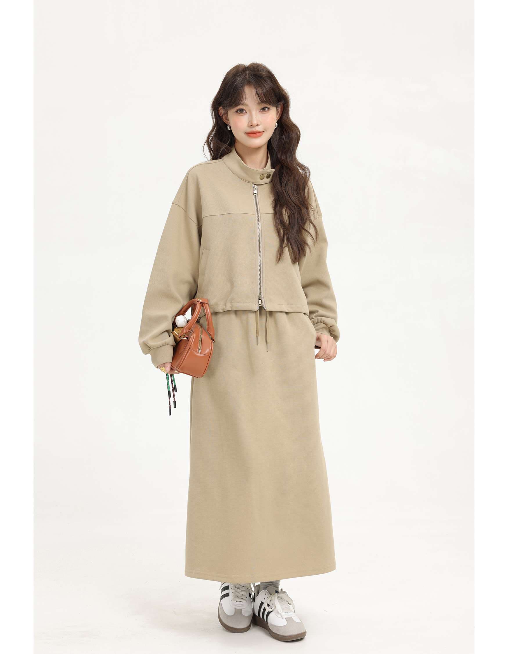 ハイネックジップアップスウェットセットアップ｜デート服