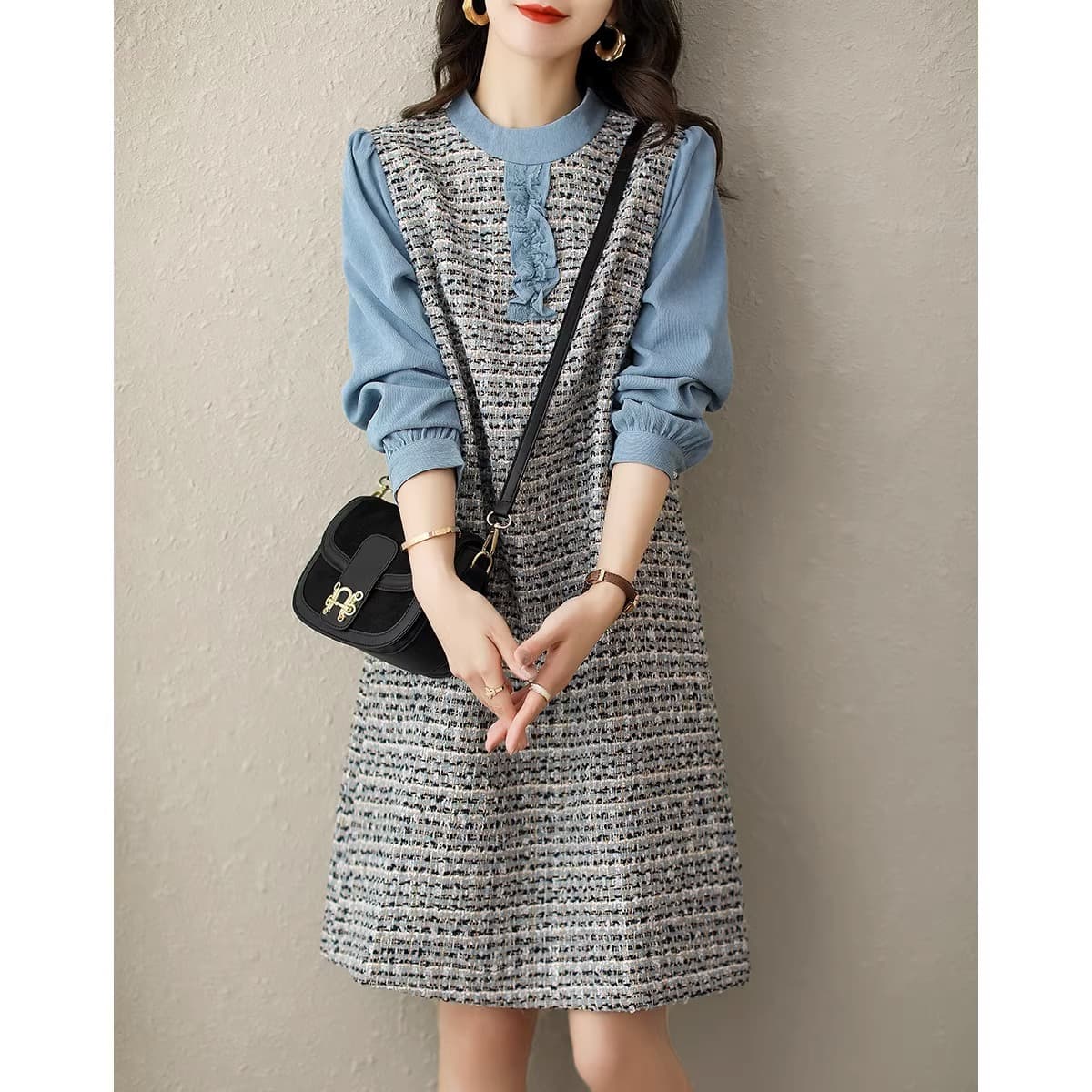 すっきり見えも叶う、切り替えデザインのデニムスリーブツイードワンピース｜デート服
