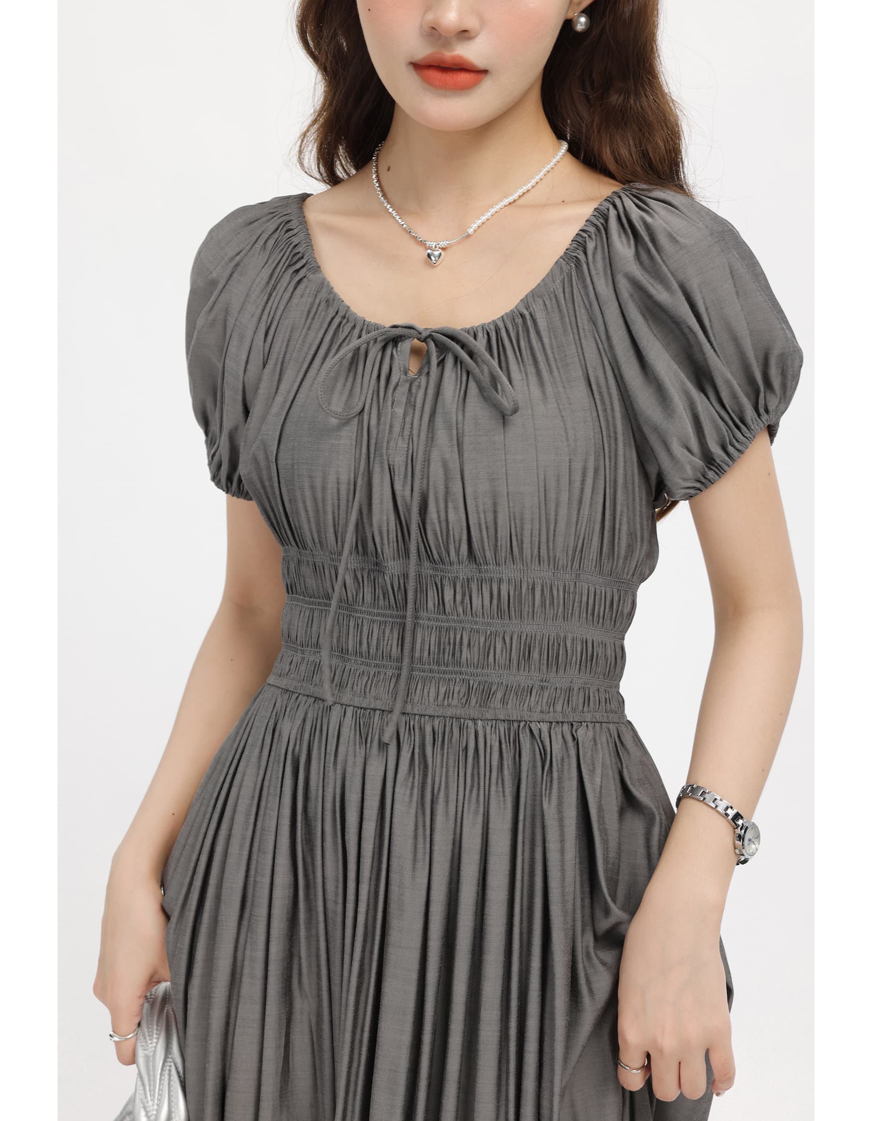 シャーリングパフスリーブワンピース｜デート服