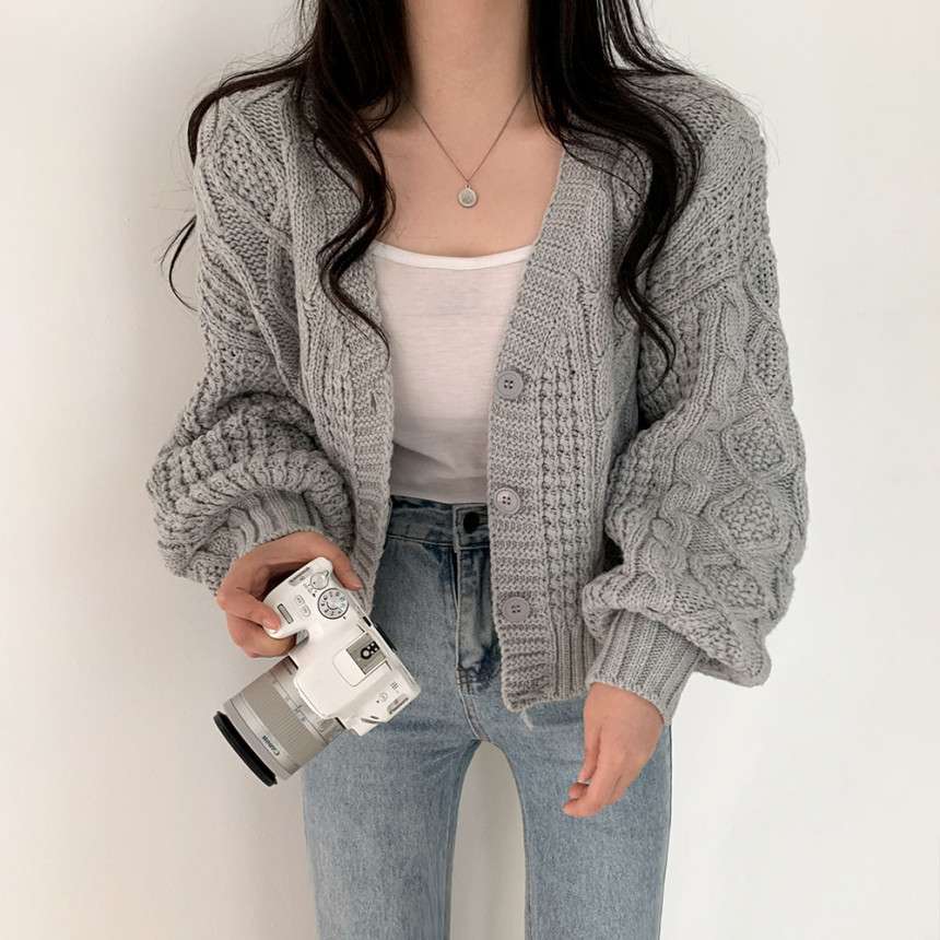 ケーブル編みカーディガン｜デート服