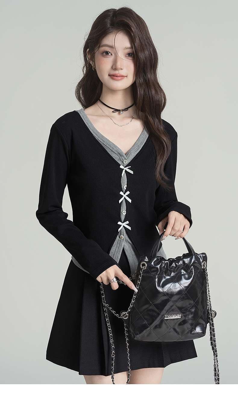 フェミニンさを品よく仕上げる、リボンカーディガン｜デート服