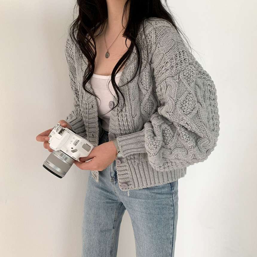 ケーブル編みカーディガン｜デート服