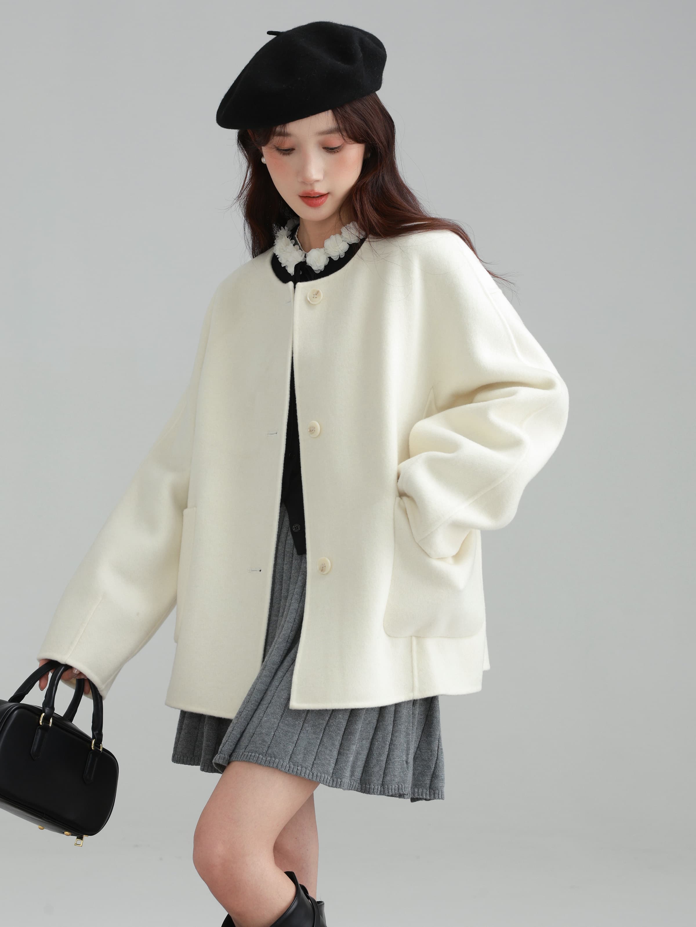 ノーカラーシンプルウールコート｜デート服