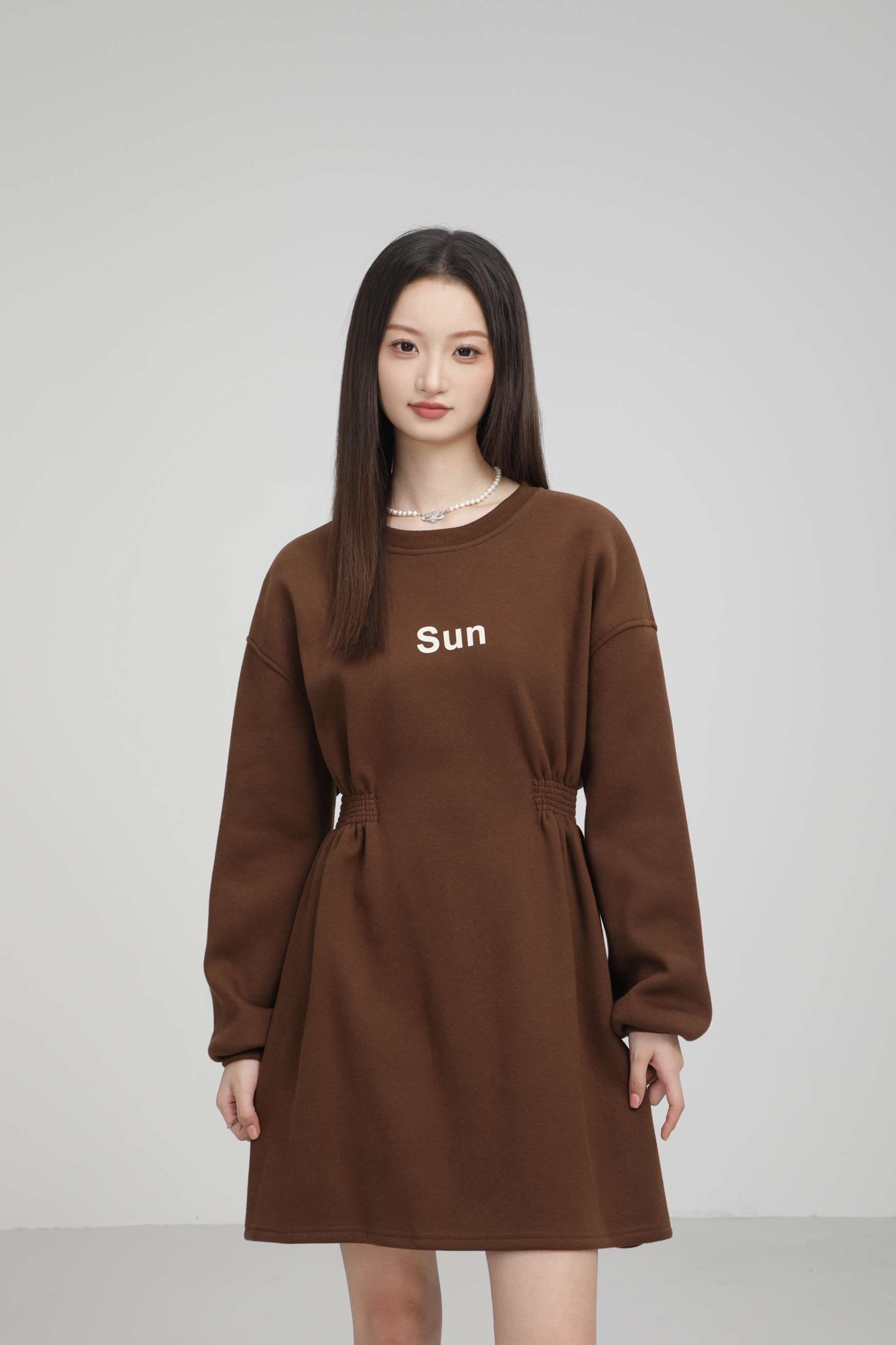 ロゴプリントスウェットワンピース｜デート服