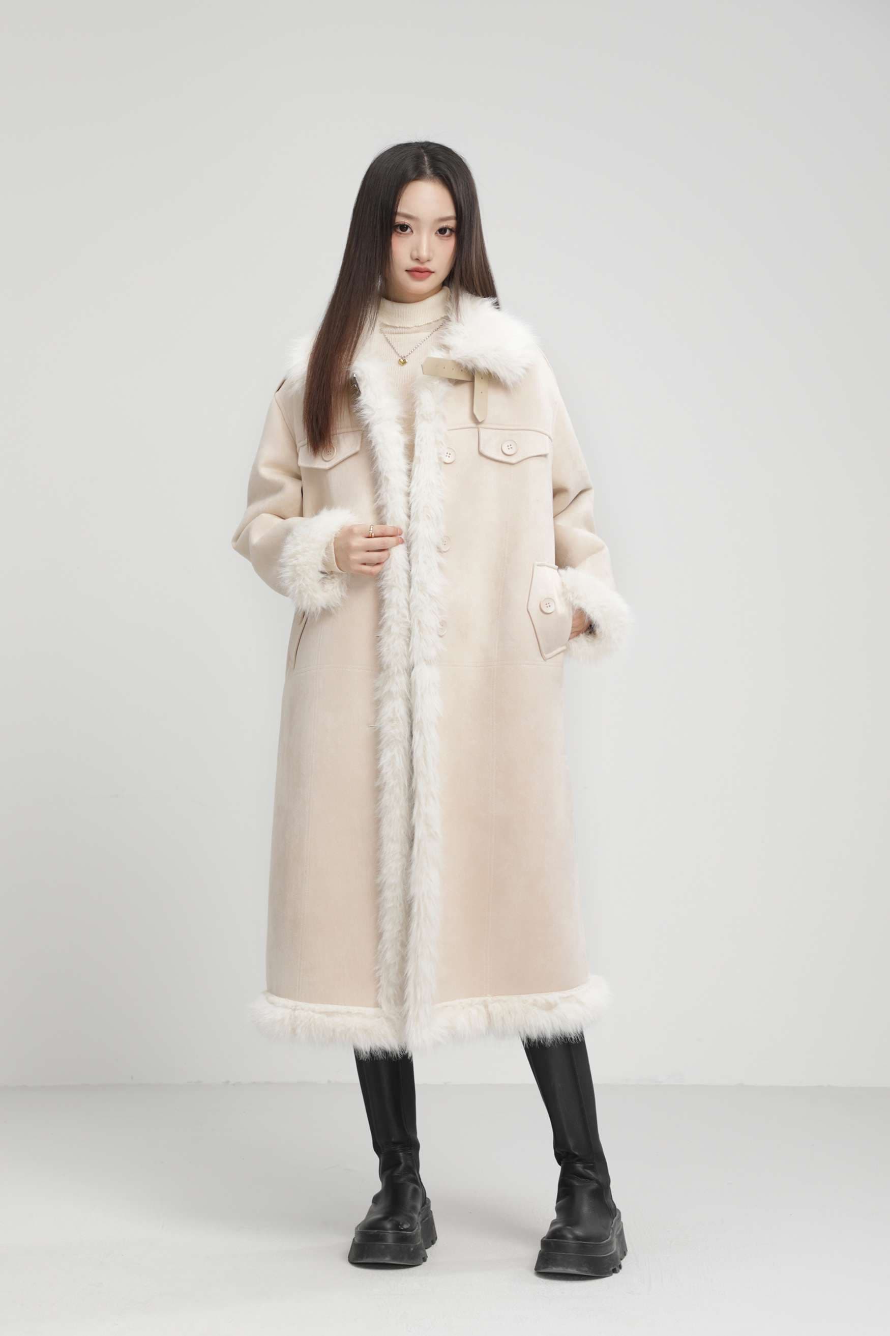 フェイクファートリムロングコート｜デート服