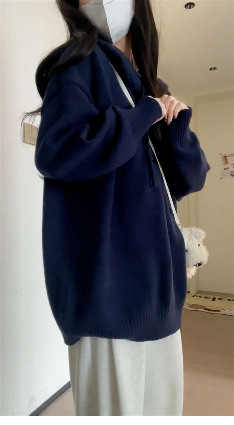 ふわもこパーカー風ニットトップス｜デート服
