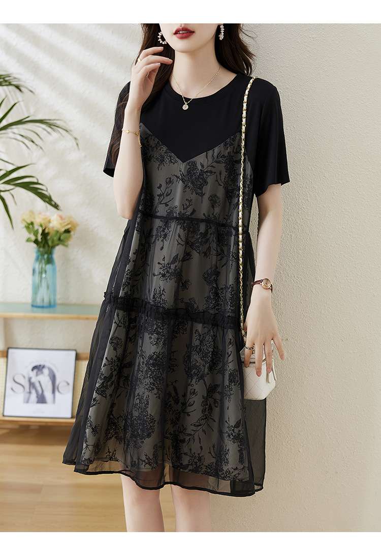 透け感と花柄で魅せる、ドルマンスリーブ重ね着風ワンピース｜デート服