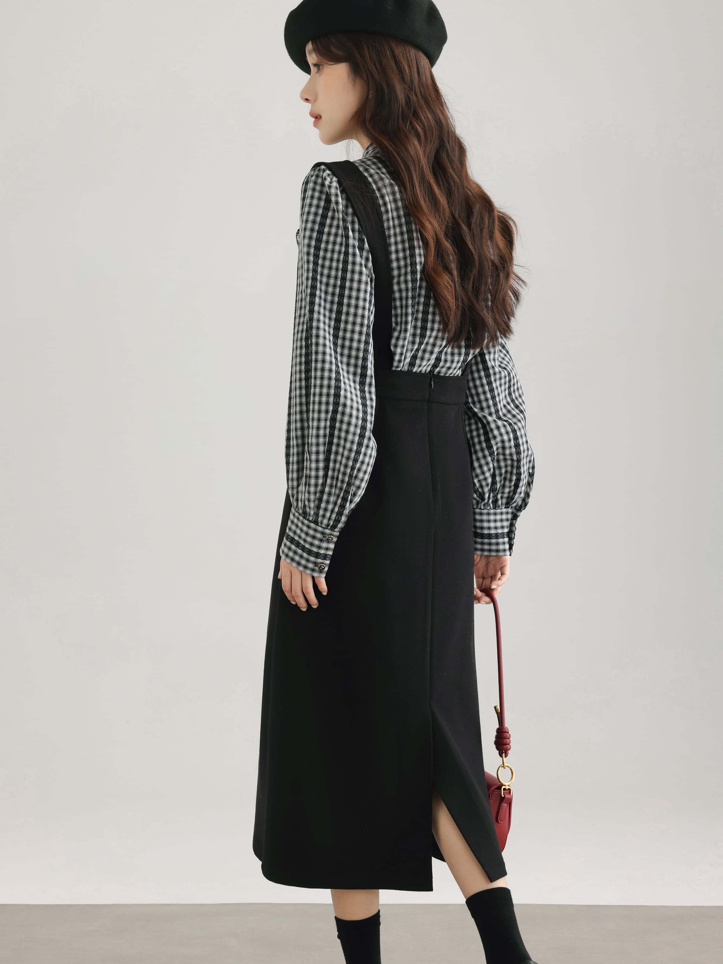 きれいめにもカジュアルにも映える、ギンガムチェックボウタイブラウス｜デート服