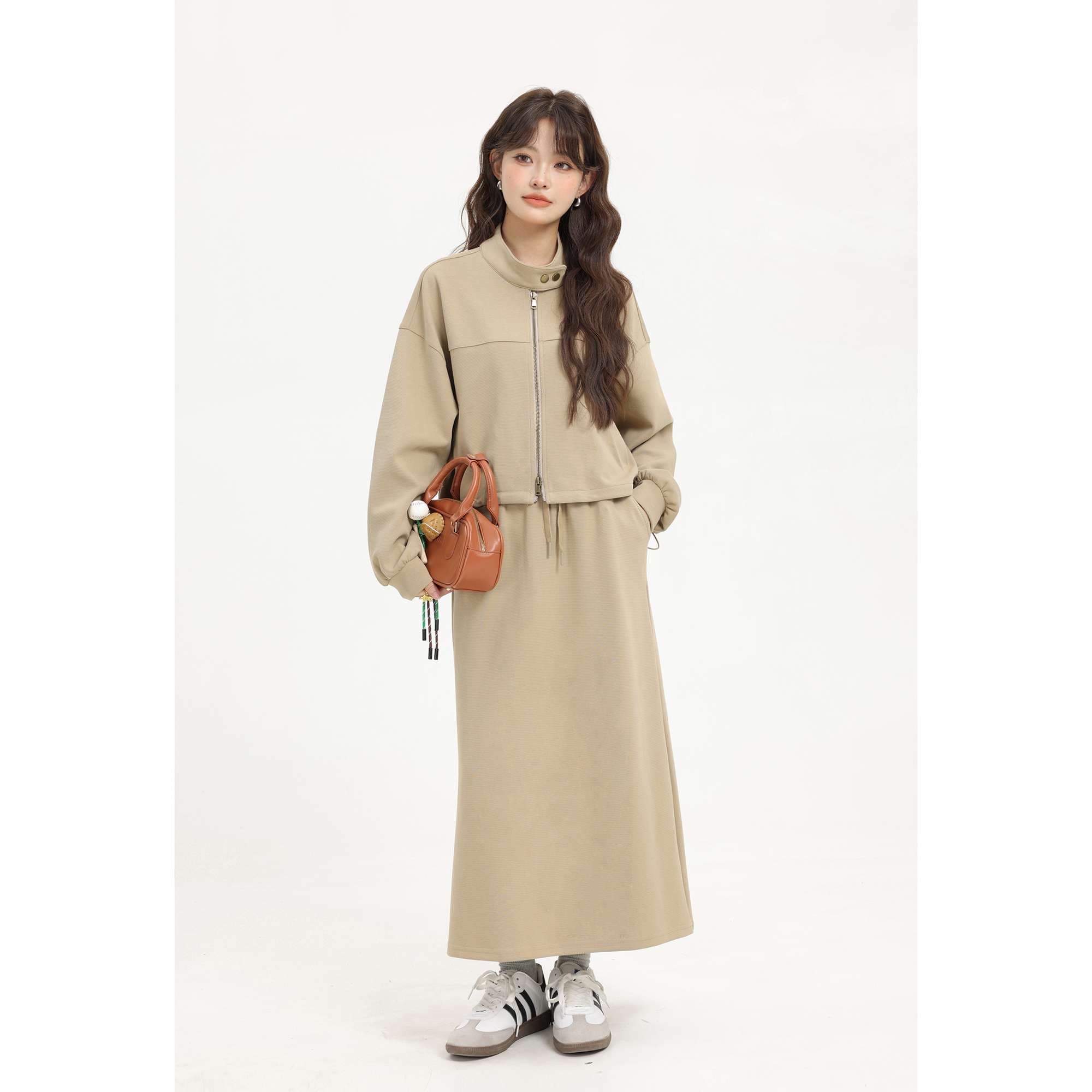 ハイネックジップアップスウェットセットアップ｜デート服
