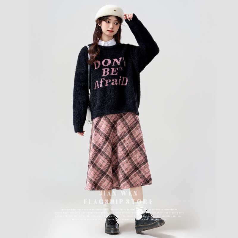 メッセージニットプルオーバー/ピンクチェックスカート｜デート服