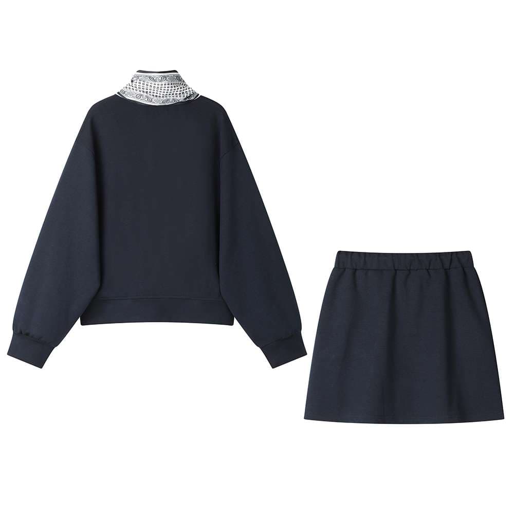 スカーフ付きスウェット＆ミニスカートセットアップ｜デート服