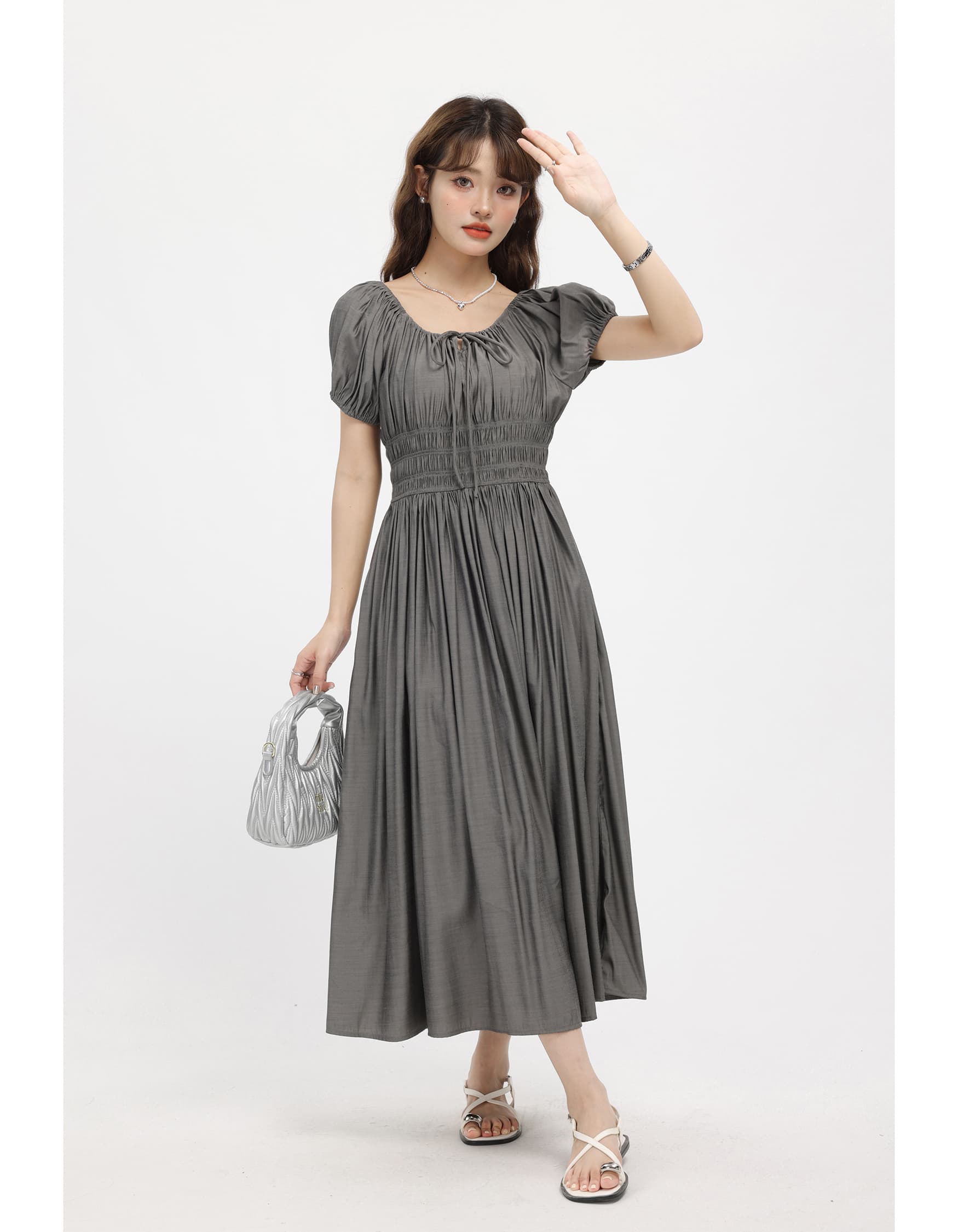 シャーリングパフスリーブワンピース｜デート服