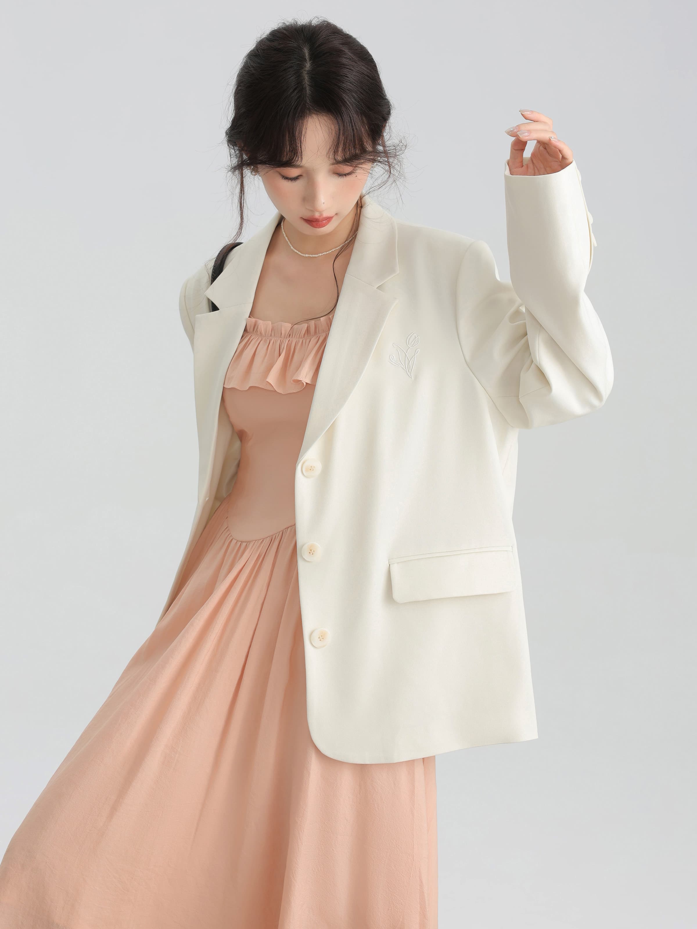 エンブロイダリーテーラードジャケット｜デート服