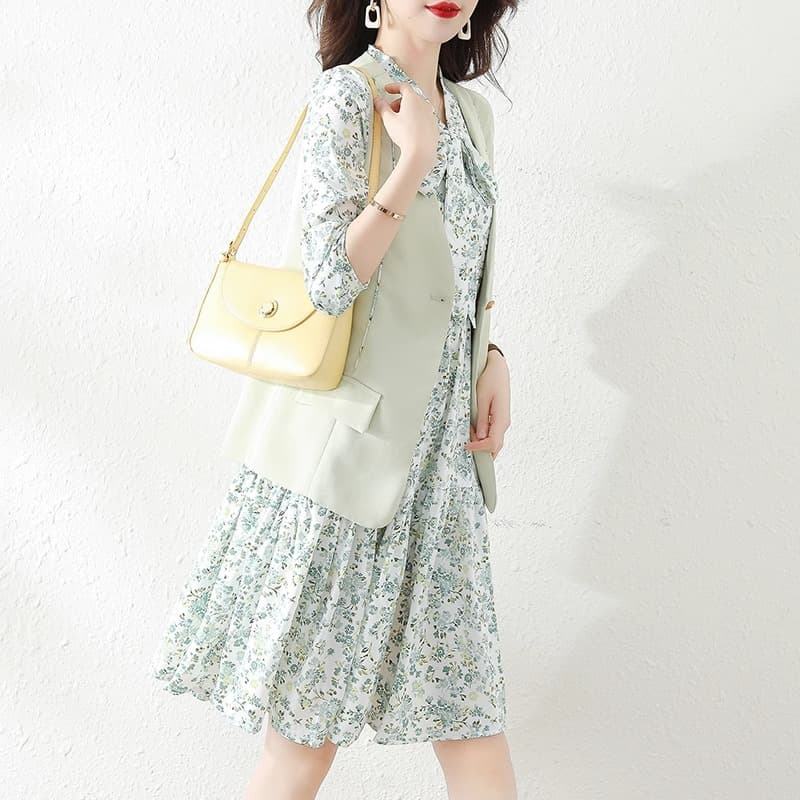 フラワープリントワンピース＆ジレベストセット｜デート服