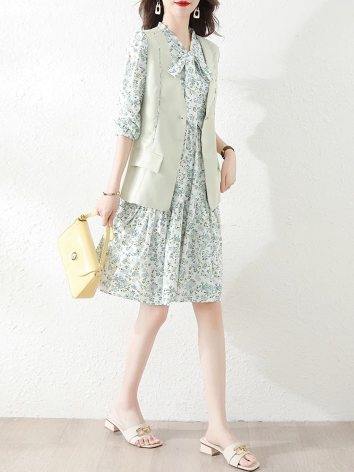 フラワープリントワンピース＆ジレベストセット｜デート服
