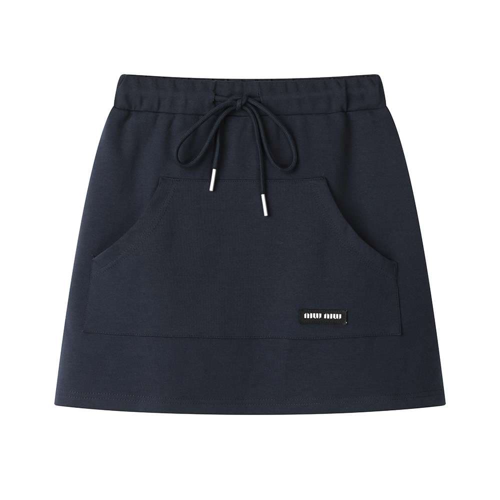 スカーフ付きスウェット＆ミニスカートセットアップ｜デート服