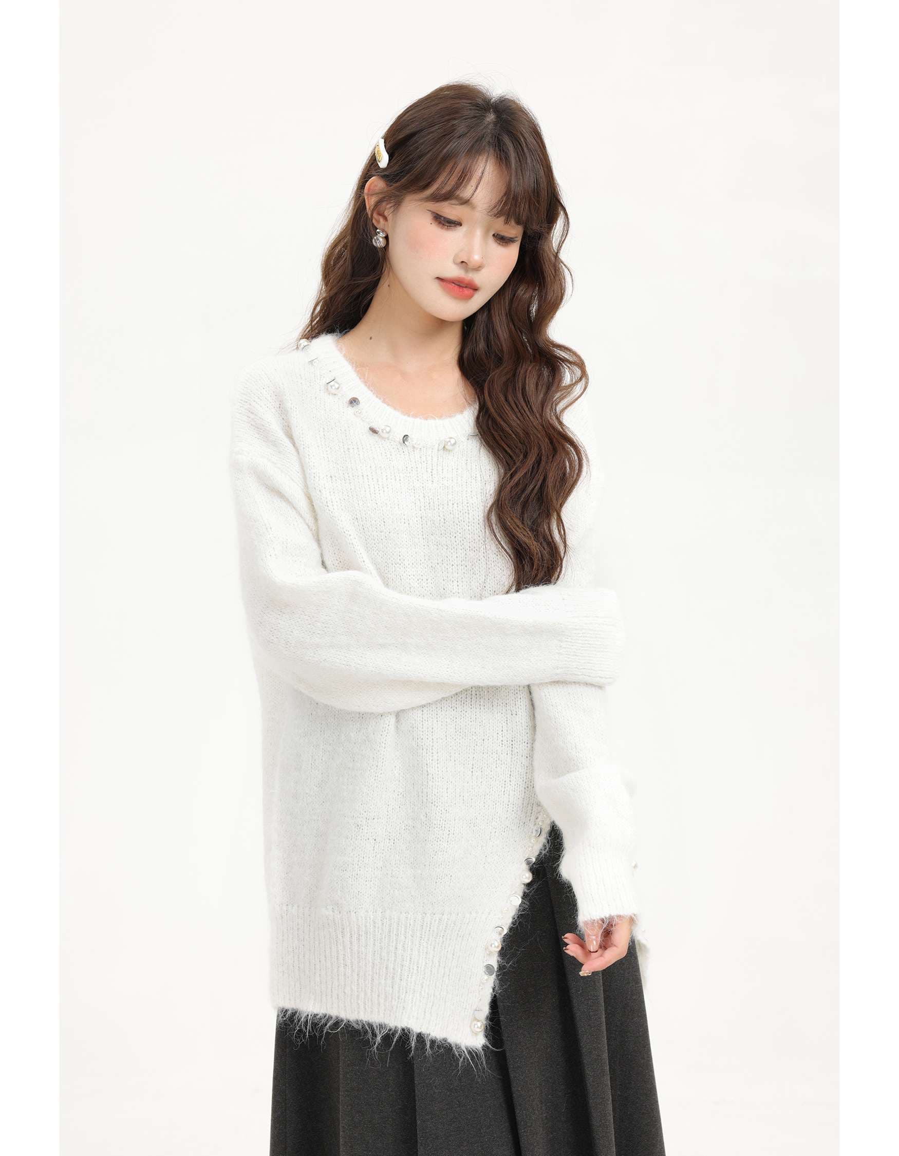 パールディテールアシンメトリーニット｜デート服