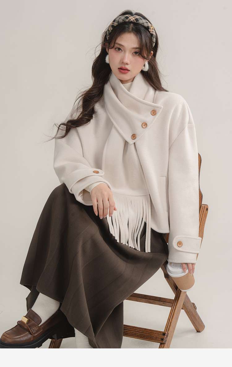 マフラー付きショートコート｜デート服