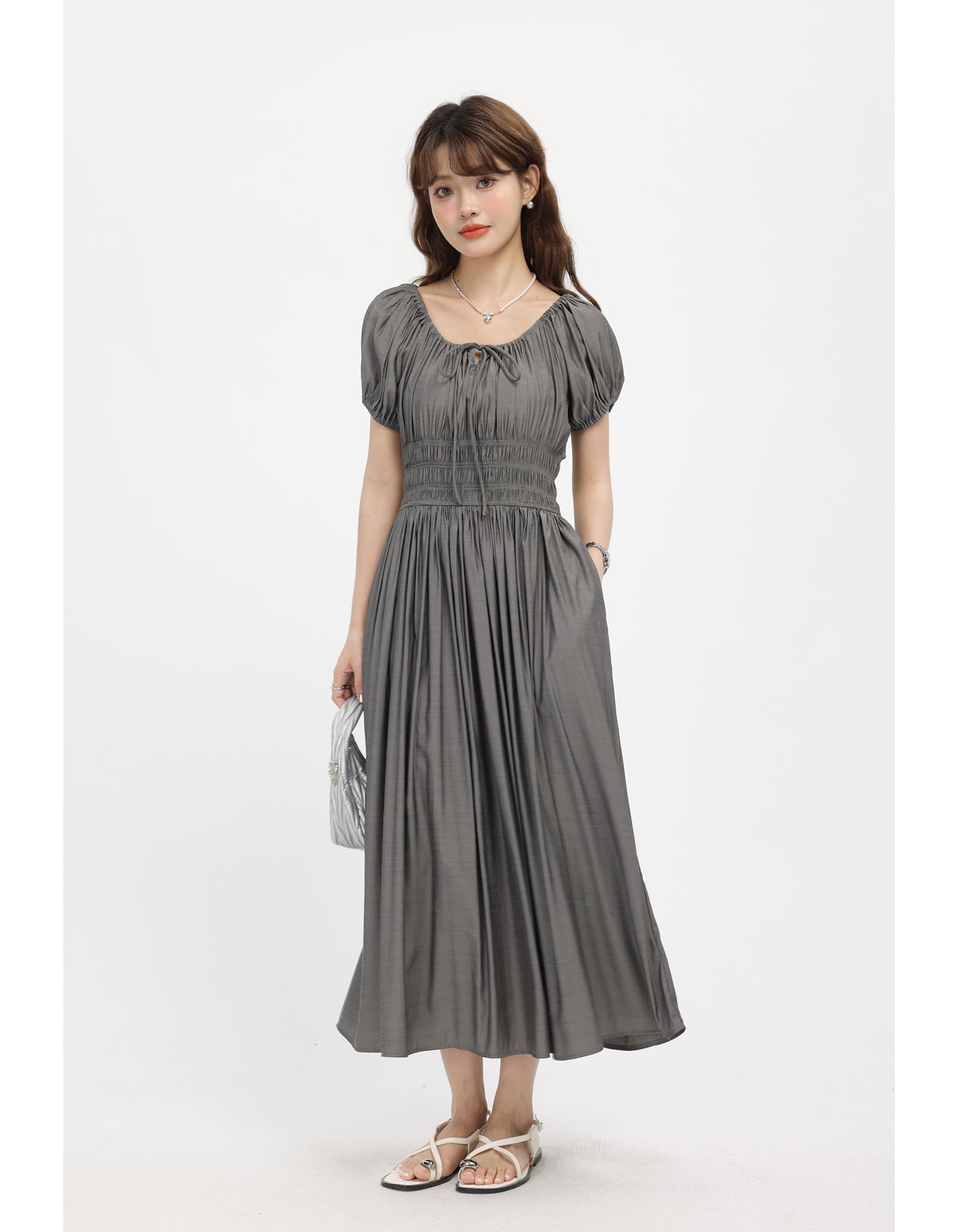 シャーリングパフスリーブワンピース｜デート服