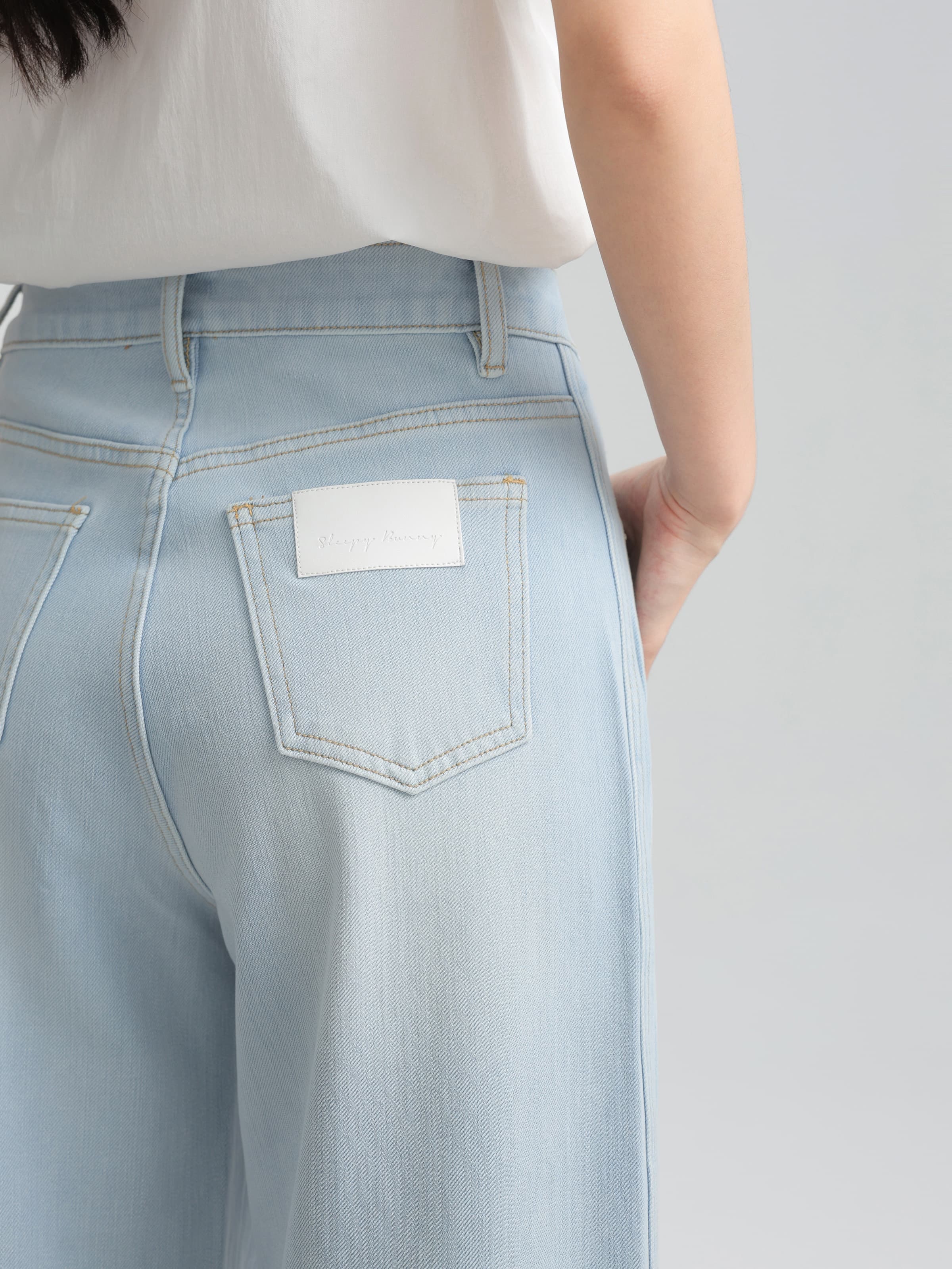ロールアップ風ストレートライトデニムパンツ｜デート服