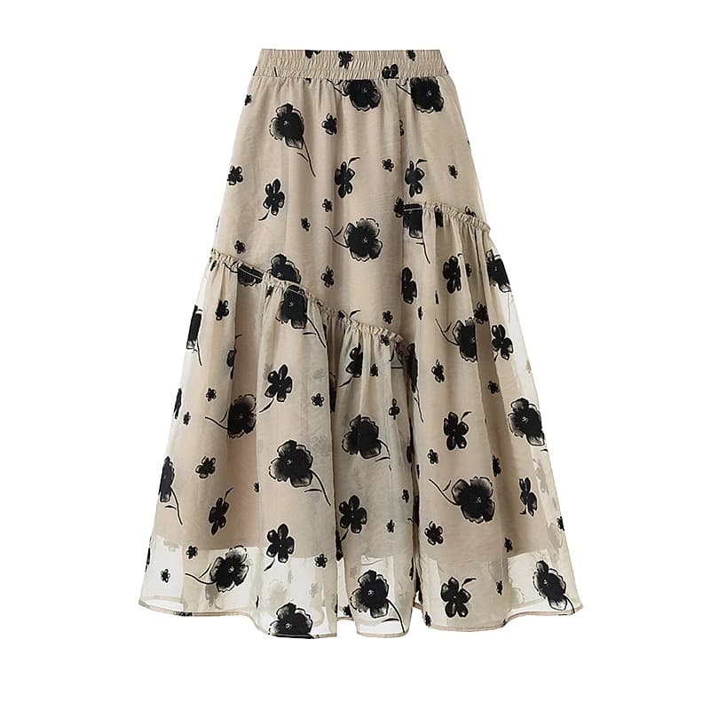 揺れ感が目を引く、大人フェミニンなフラワープリントティアードスカート｜デート服