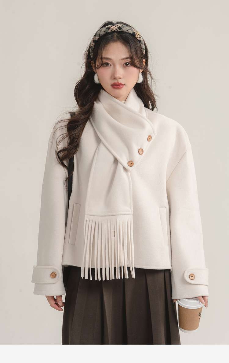マフラー付きショートコート｜デート服