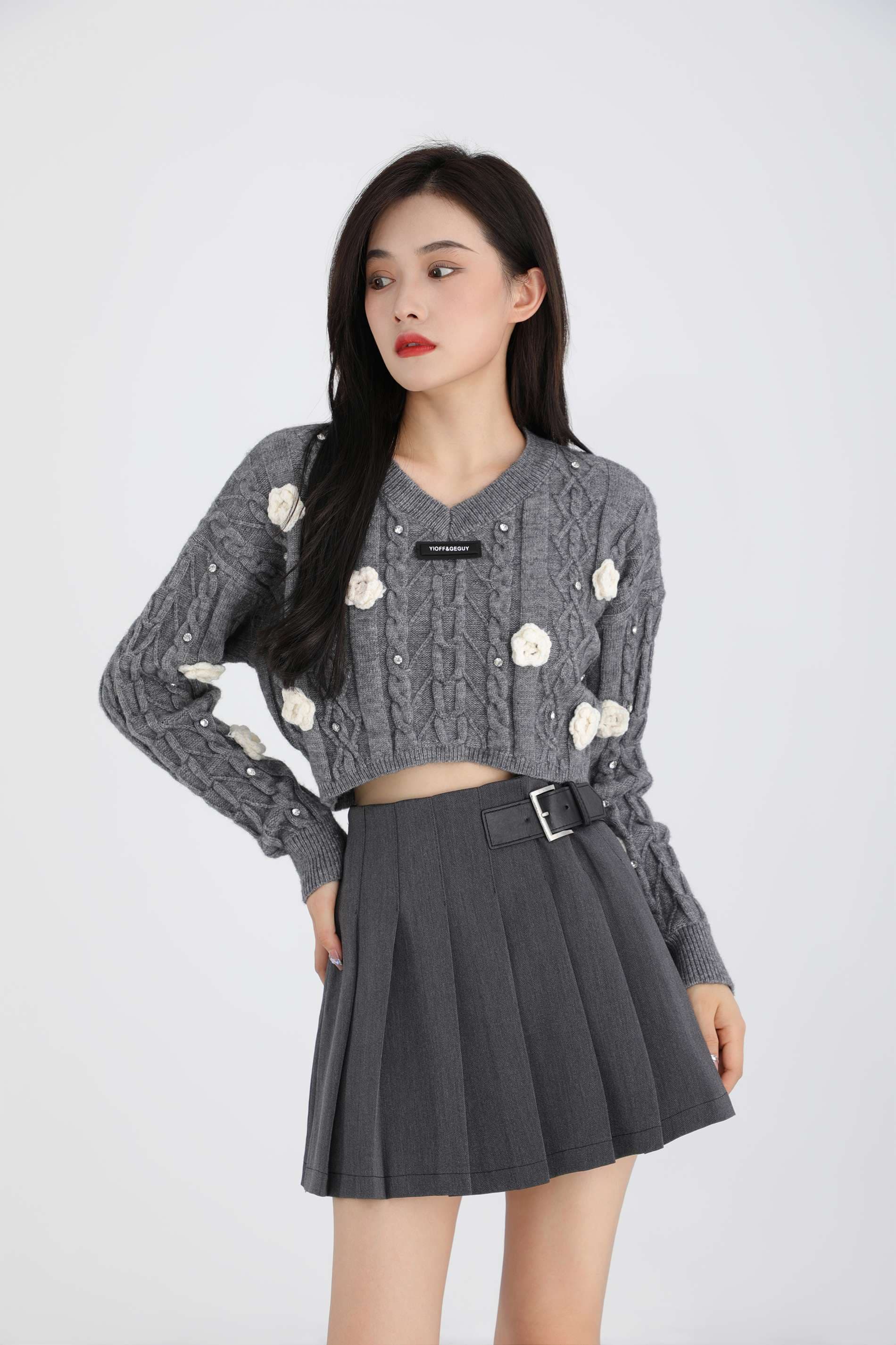 フェミニンな花柄パール装飾セーター｜デート服