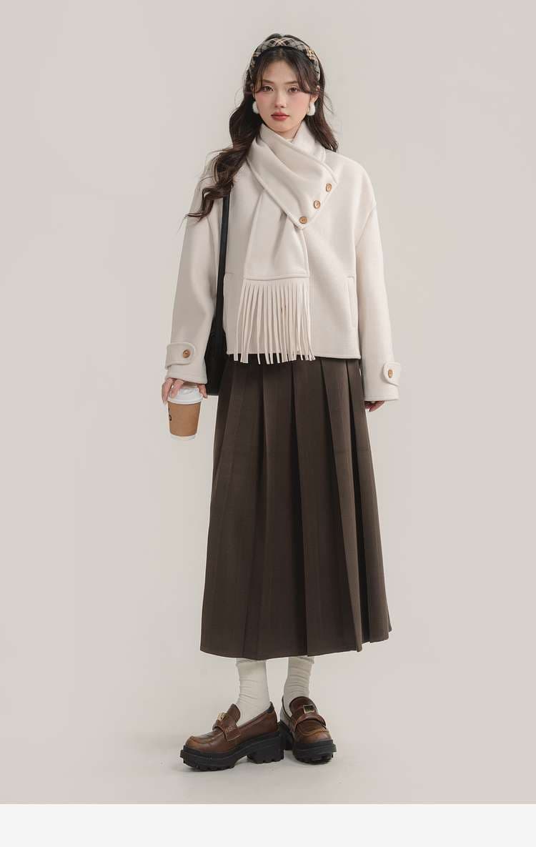 マフラー付きショートコート｜デート服