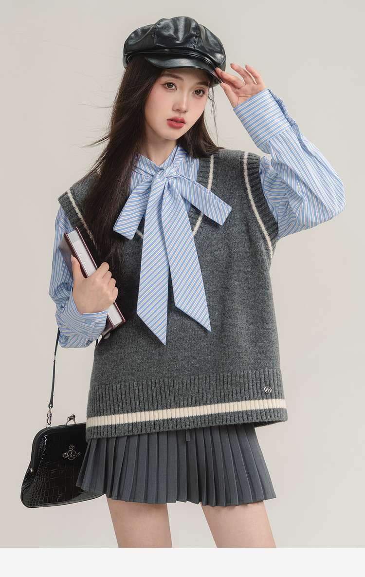 Vネックラインリブニットベスト｜デート服