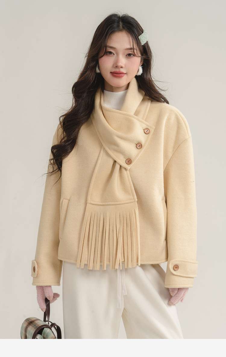 マフラー付きショートコート｜デート服