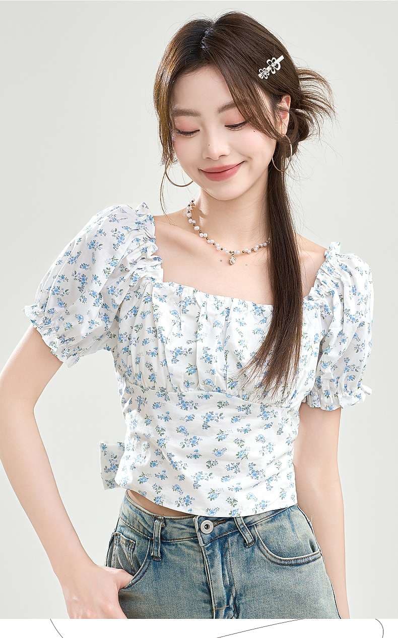 フェミニンフローラルトップス｜デート服