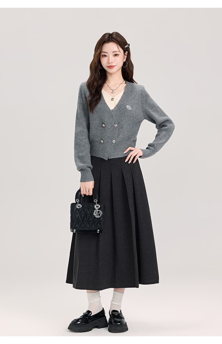 ダブルボタンニットカーディガン｜デート服