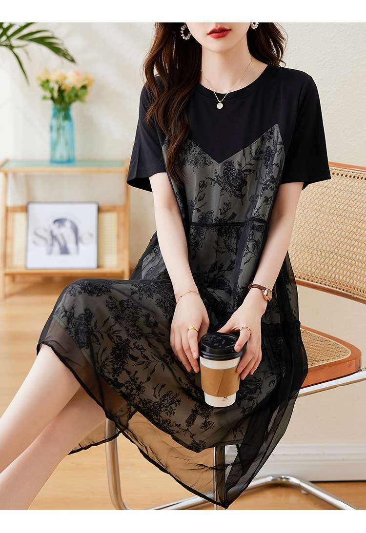 透け感と花柄で魅せる、ドルマンスリーブ重ね着風ワンピース｜デート服