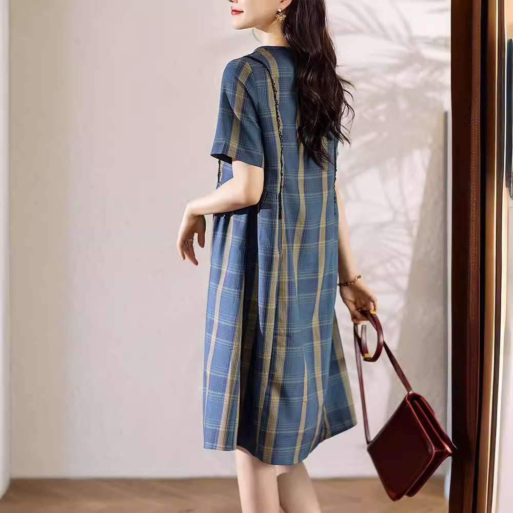 体型カバーも叶える、爽やかチェック柄ワンピース｜デート服