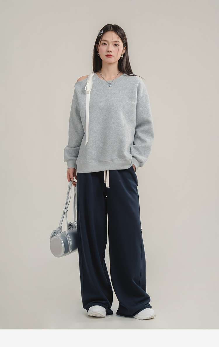 リボンアクセント付きスウェットトップス｜デート服
