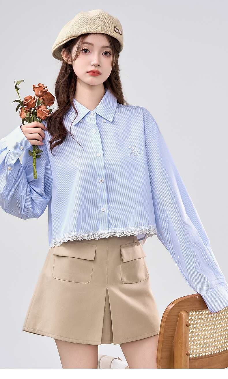 動きやすさも華やかさも叶える、フリル縁取りクロップドシャツ｜デート服