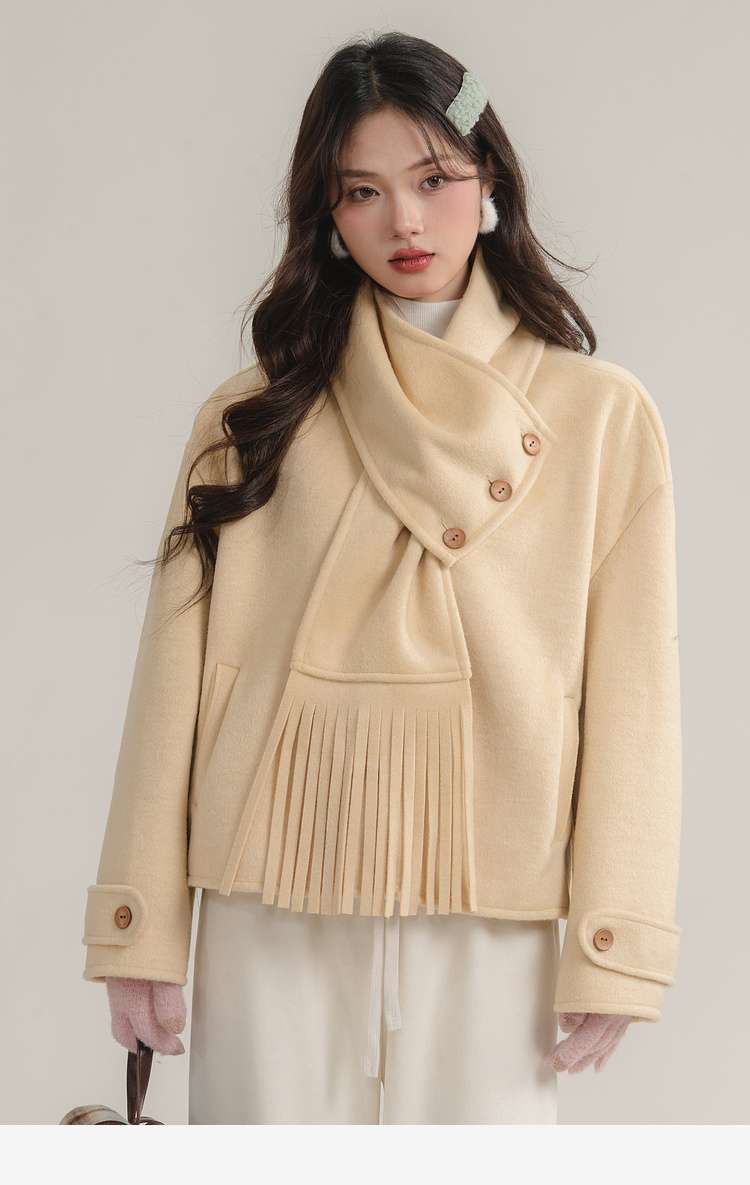 マフラー付きショートコート｜デート服