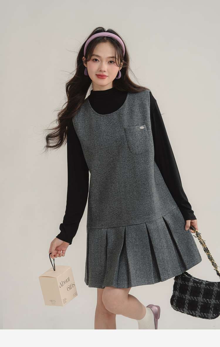 プリーツヘムジャンパースカート＆ブラックトップスセット｜デート服