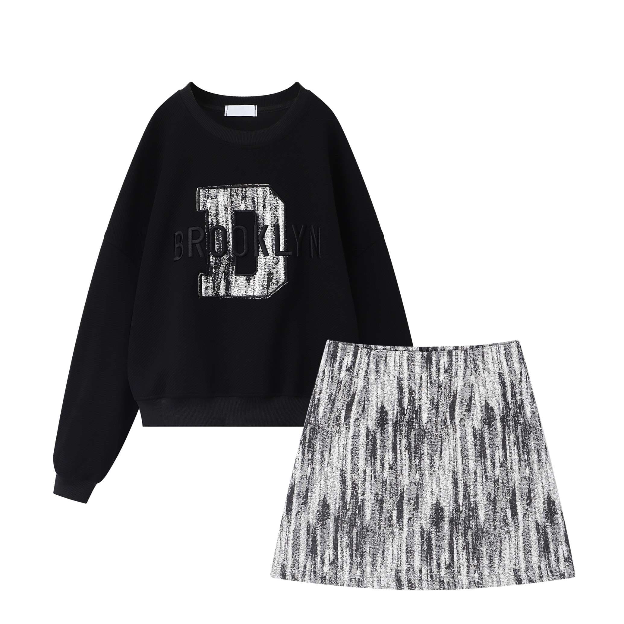 ロゴ入りセットアップ｜デート服