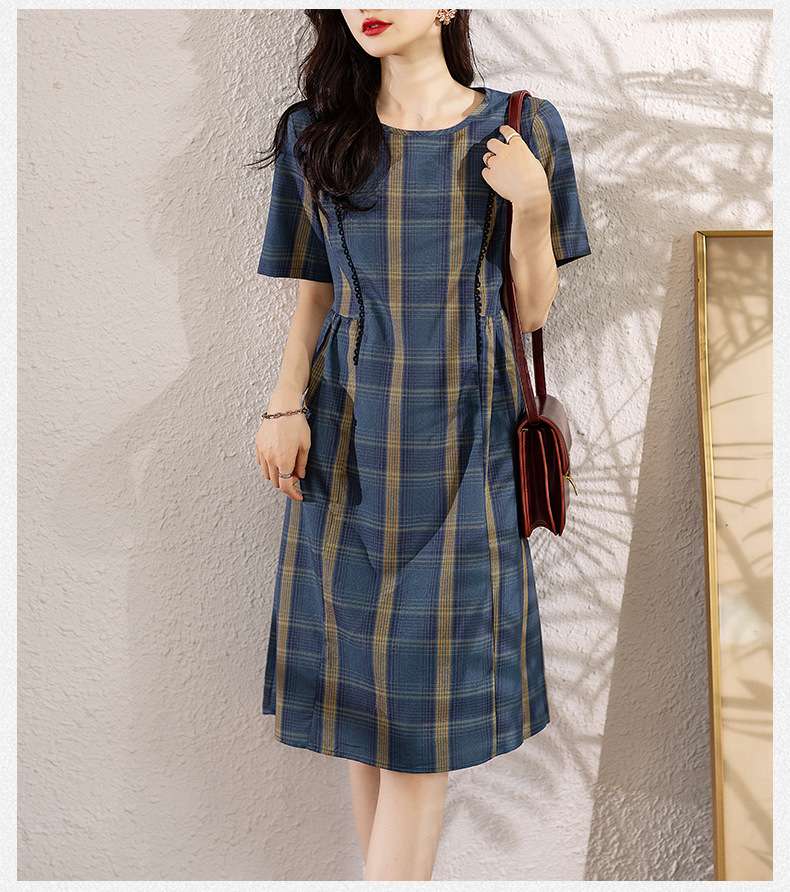 体型カバーも叶える、爽やかチェック柄ワンピース｜デート服