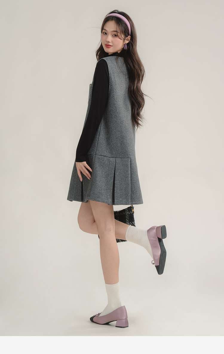 プリーツヘムジャンパースカート＆ブラックトップスセット｜デート服